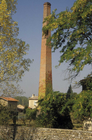 Saint-Barthélemy-de-Vals.- Cheminée d'usine.