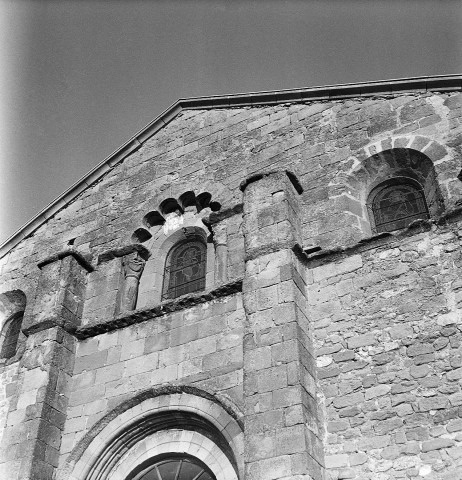 Chantemerle-les-Blés. - Détail de la façade de l'église Notre-Dame.