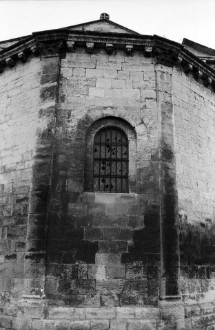 Saint-Restitut.- Le chevet de l'église Saint-Restitut.