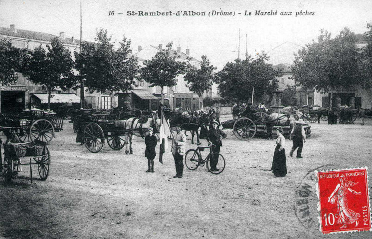 Marché aux pêches sur l'actuelle place Gaston Oriol.