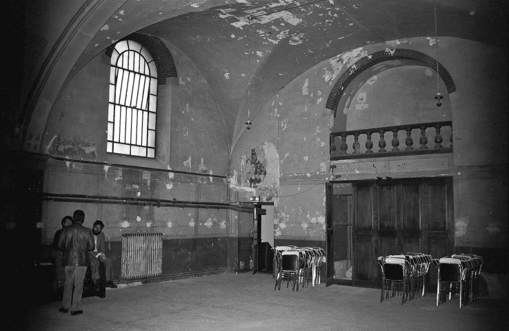 Romans-sur-Isère. - Le musée de la Chaussure, l'ancien chœur des religieuses du couvent des Ursulines, avant travaux.