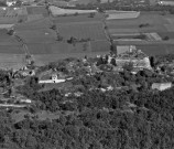 Vue aérienne des vestiges du village fortifié.