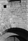 Pont-de-Barret. - Inscription au dessus du porche de l'église Notre-Dame la Brune.