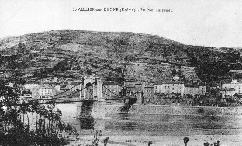 Saint-Vallier-sur-Rhône. - Le pont suspendu sur le Rhône.