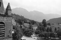 La Chapelle-en-Vercors.- Le clocher et les abords de l'église Assomption de Notre-Dame.