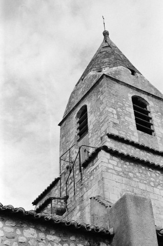 Donzère. - L'angle sud-ouest du clocher de l'église Saint-Philibert.