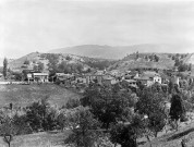 Auberives-en-Royans (Isère).- Vue du village.