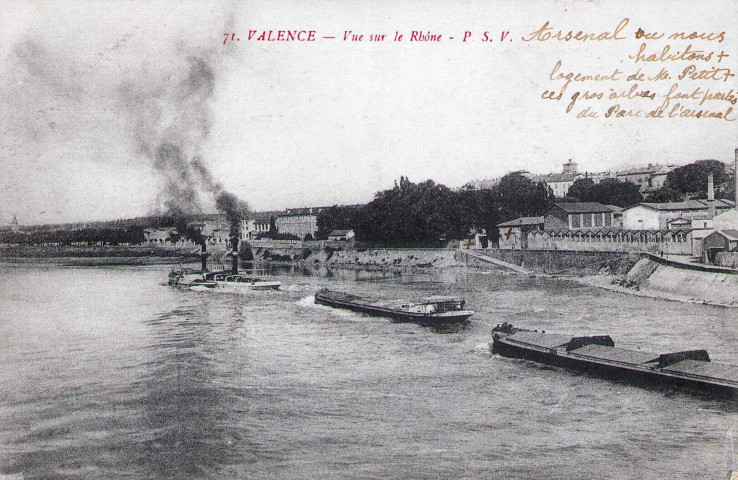 Péniches remontant le Rhône.