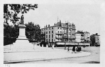 Valence.- La statue de Montalivet installée en septembre 1895, sur l'actuelle place du général Leclerc.