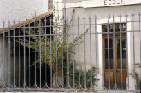 Saint-Sauveur-Gouvernet.- L'école communale et la mairie.