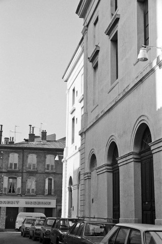 Valence. - La façade sud du théâtre.