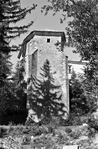 Montjoux. - Le chevet de la chapelle du château.