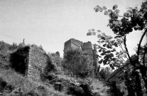 Montbrun-les-Bains. - Les vestiges du château.