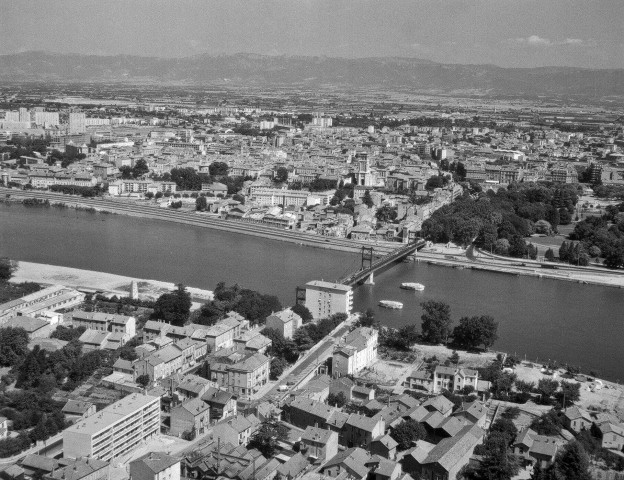 Valence.- Vue aérienne d'une partie de la ville et de Granges