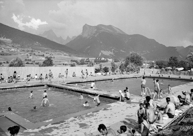 Lus-la-Croix-Haute. - La piscine.