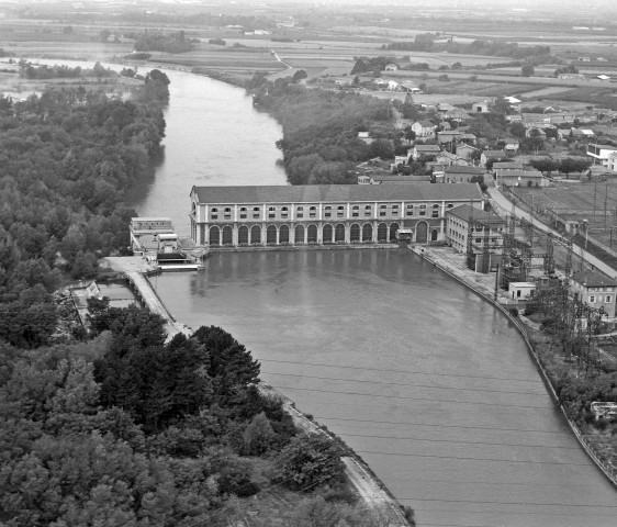 Beaumont-Monteux.- Vue aérienne du barrage.