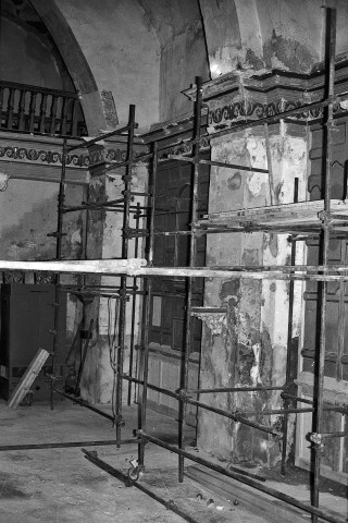 Montbrun-les-Bains. - Restauration des boiseries du mur sud de l'église Notre-Dame.