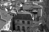 Romans-sur-Isère.- Place aux Herbes vue du haut de la tourelle d'escalier de la collégiale Saint-Barnard.