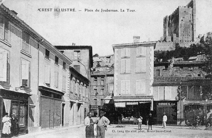 Crest.- La Tour vue du cours Joubernon.