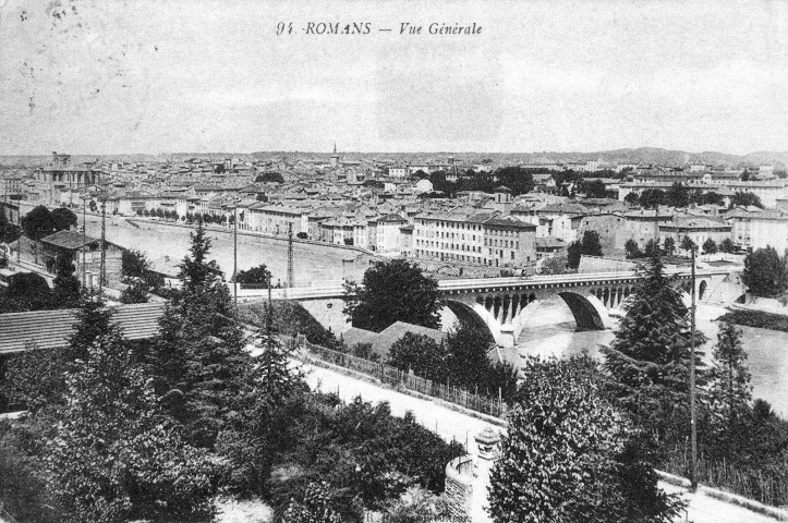 Le Pont Neuf et vue générale de la ville.