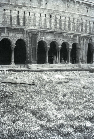Mariage religieux à la cathédrale Saint-Trophime d'Arles (Bouches-du-Rhône).