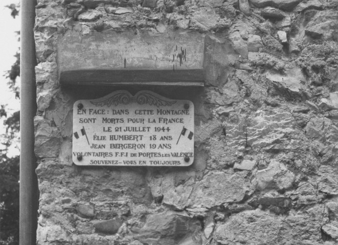 61. Brigade de Saillans. Nature de la commémoration : stèle. Lieu : Saillans, entrée sud du tunnel de la route nationale n°93. Nombre de victimes, fusillées : 2. Date : 21 juillet 1944.