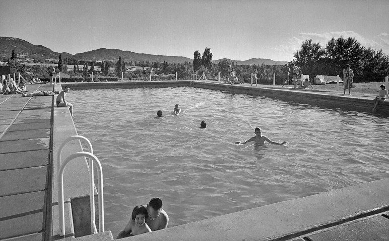 La Bégude-de-Mazenc. - La piscine.