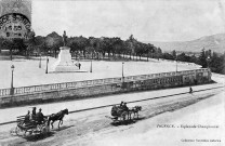 L'avenue Gambetta et le monument du général Jean-Étienne Championnet sur l'esplanade du Champ de Mars.