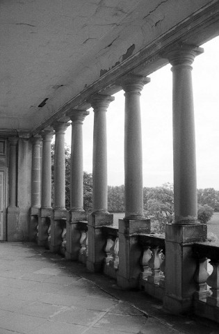 Triors.- La galerie de l'aile sud-ouest du château.