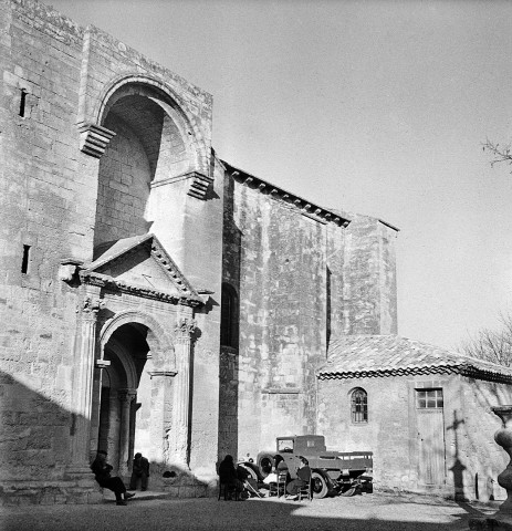 Saint-Restitut. - L'église Saint-Restitut.