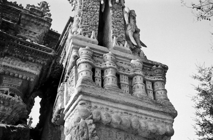 Hauterives.- Détail du palais idéal du Facteur Cheval.