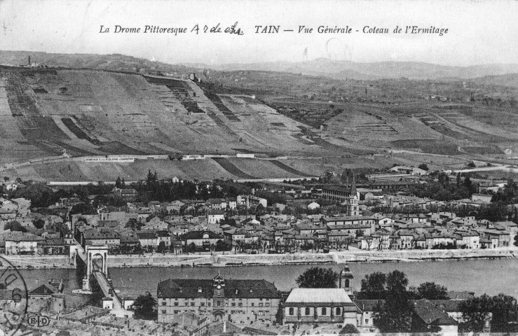 Vue panoramique de la ville et de Tournon (Ardèche).