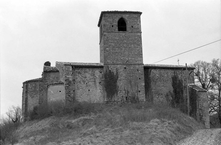 Gigors-et-Lozeron.- La façade nord de l'église Saint-Pierre.