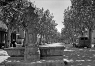 Tulette.- La fontaine place du Cours.