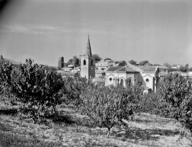 Grâne. - L'église Saint Jean-Baptiste et du beffroi.