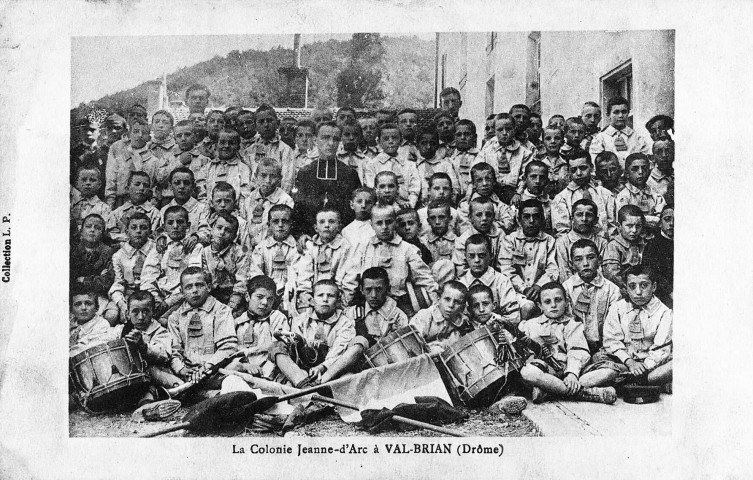 Grâne.- Les enfants de la colonie Jeanne d'Arc au Val Brian.