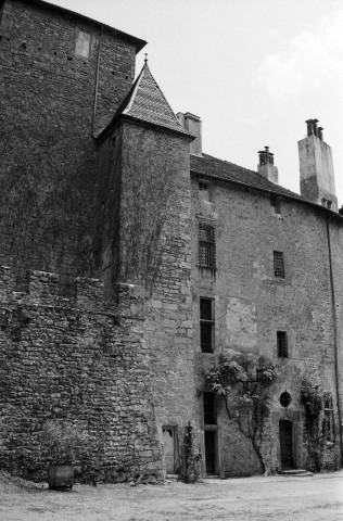 Charmes-sur-l'Herbasse. - La façade nord du château féodal.