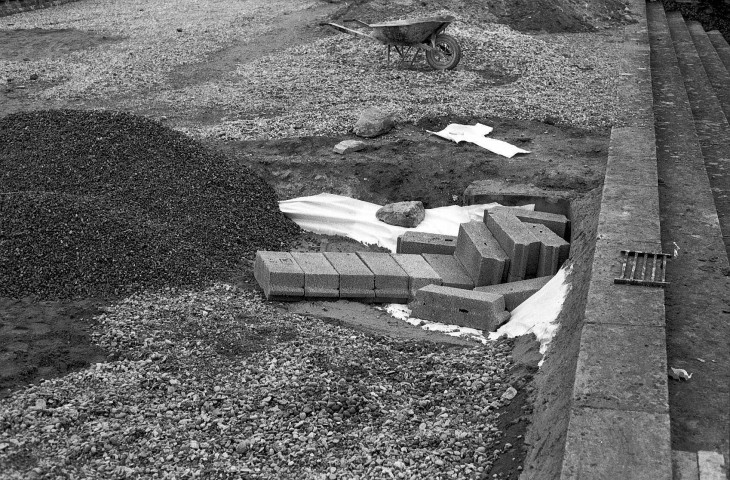 Grignan. - Travaux d'étanchéité des terrasses du château.