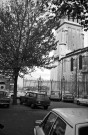 Valence. - Place des Ormeaux et le clocher de la cathédrale Saint-Apollinaire.