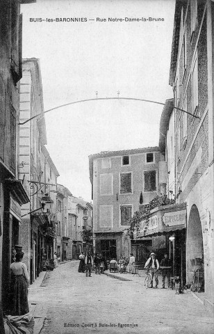 Buis-les-Baronnies.- La rue Notre-Dame la Brune.