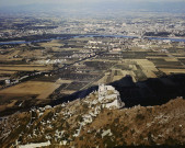Vue aérienne des ruines du château de Crussol.