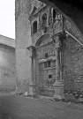 Buis-les-Baronnies. - Porte renaissance de l'ancien couvent des Ursulines.