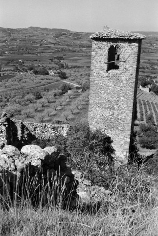 Piégon.- Clocher reste de l'église Saint-Pierre détruite au XVIIe siècle.