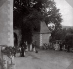 Peyrins. - Les invités du mariage au château de Sallmard.