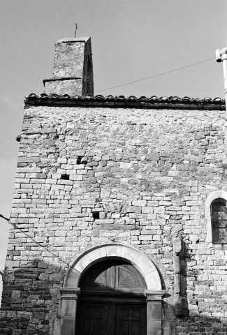 Francillon-sur-Roubion.- Le porche de la façade sud de l'église Saint-Pierre-aux-Liens.
