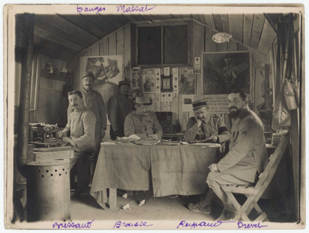 Somme Suippe, camp O. - Bureau du colonel.