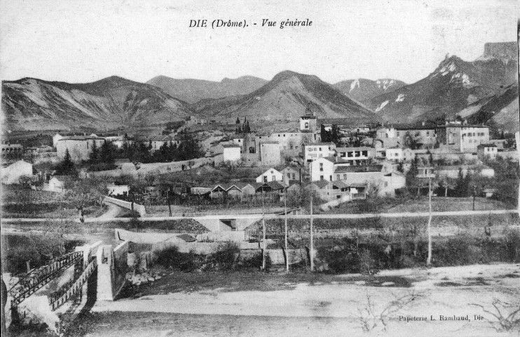 La passerelle du pont Rompu et la ville.