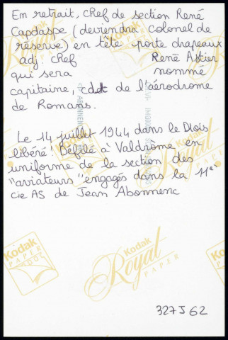 En retrait, chef de section René Capdaspe (deviendra colonel de réserve) en tête porte drapeaux adj. Chef René Astier qui sera nommé capitaine, commandant de l'aérodrome de Romans.