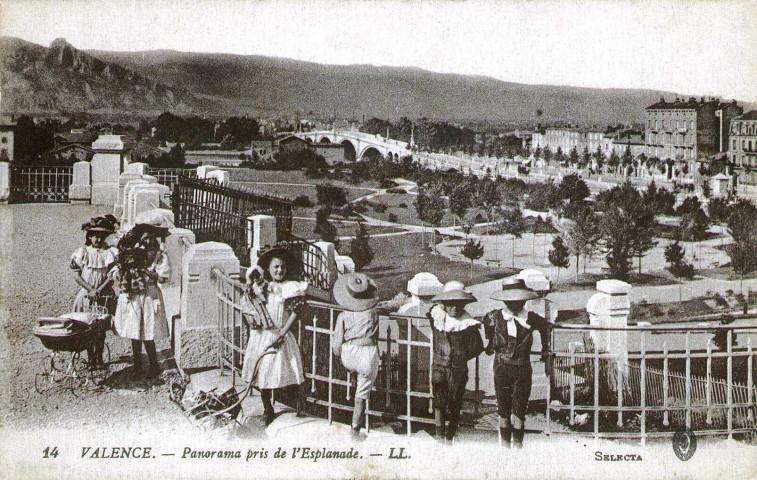 Le parc Jouvet. Au scond plan, le pont Mistral.