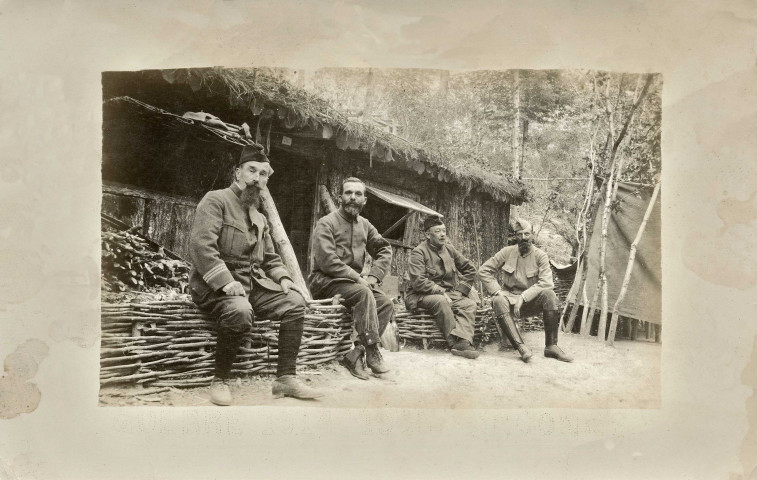 Alphonse Faucher, 2ème à partir de la gauche, et ses compagnons.